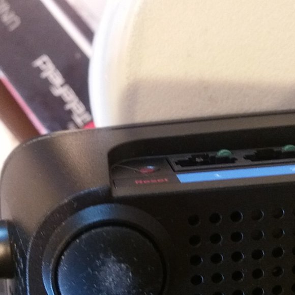 Linksys RE9000 AC3000 TRI-BAND WI-FI Extender. Wireless Range Booster - Picture 2 of 4